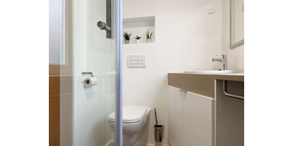 Monteurwohnung - Kaffeemaschine - Schleswig-Holstein - Dusche und WC - Nordhaus A7 bei Hamburg