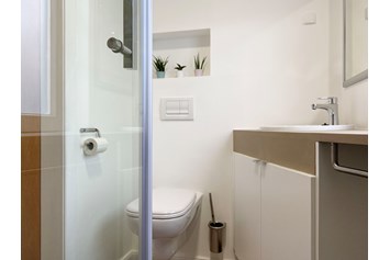 Monteurzimmer: Dusche und WC - Nordhaus A7 bei Hamburg