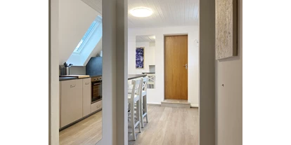 Monteurwohnung - Kaffeemaschine - Schleswig-Holstein - Vom Flur in die Küche - Nordhaus A7 bei Hamburg