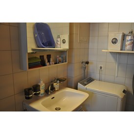 Monteurzimmer: Badezimmer mit Waschmaschine - Ferienwohnung Alter Raaben