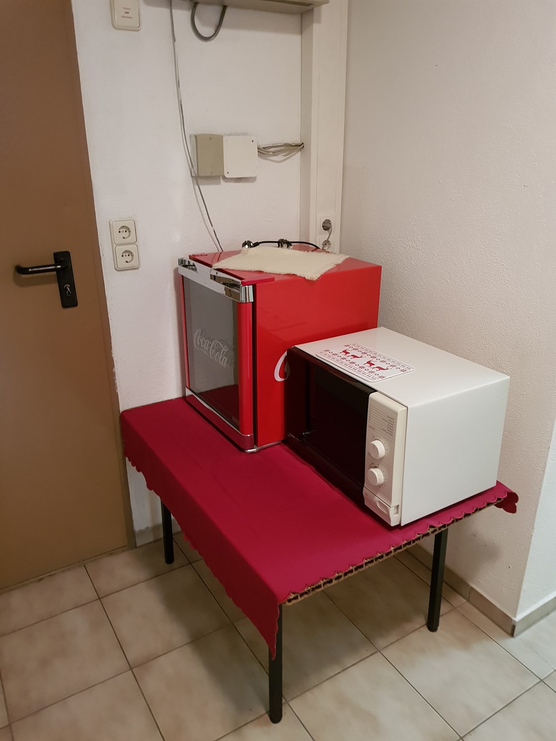 Monteurzimmer: Kühlschrank und Mikrowelle - Monteurzimmer Heroldsberg