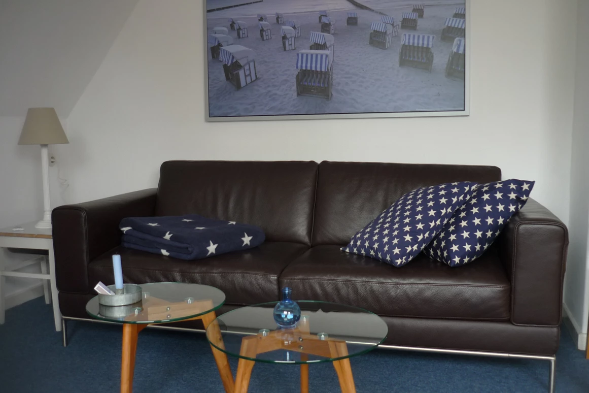 Monteurzimmer: Wohnzimmer und Schlafgelegenheit - Haus am Wiesenrand