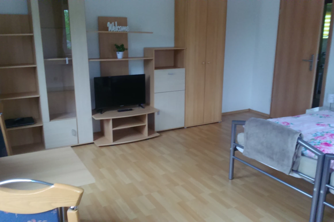 Monteurzimmer: Eines der gemütlichen Wohn-/Schlafzimmer (EZ) - Giesis Wohlfühloase