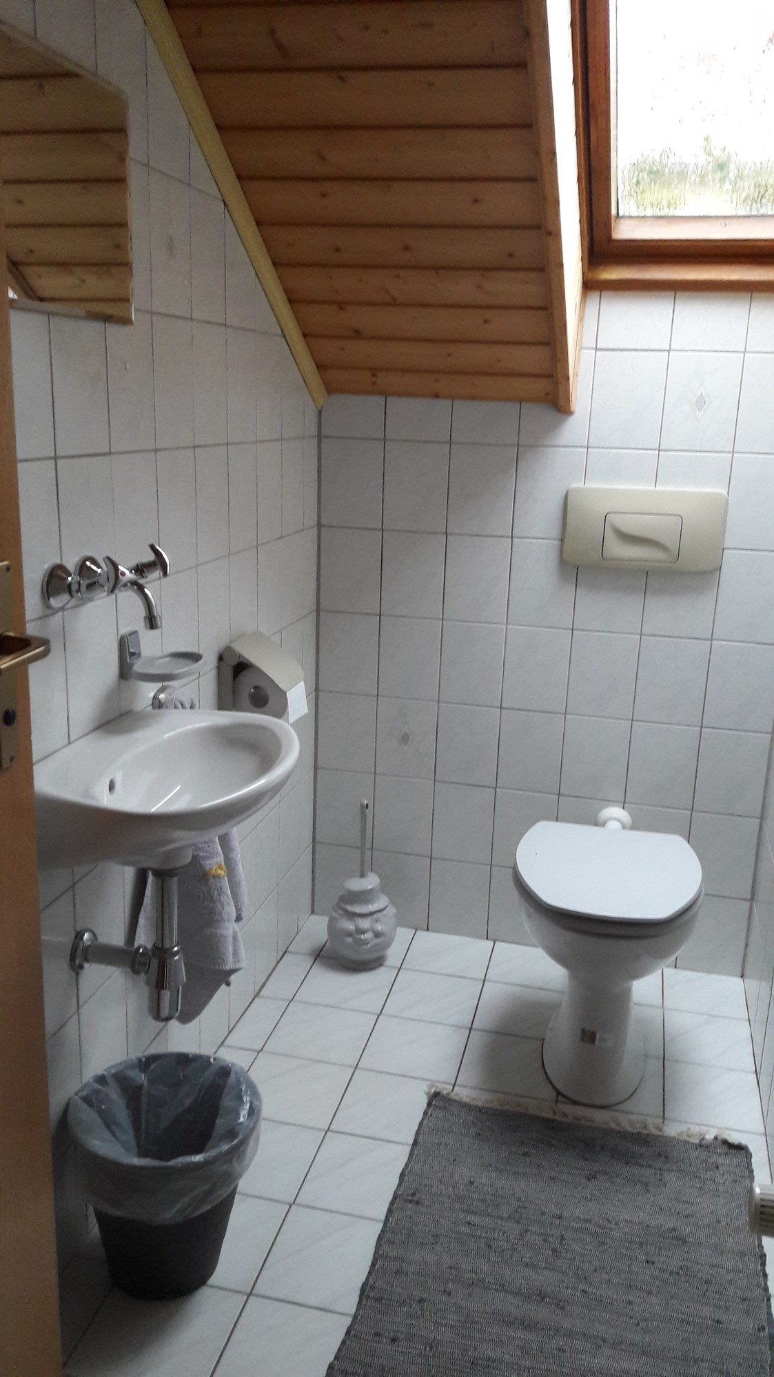 Monteurzimmer: separates WC - Gästehaus VERA