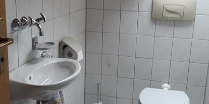 Monteurwohnung - Krautheim (Hohenlohekreis) - separates WC im Dachgeschoss - Gästehaus VERA