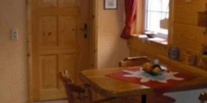 Monteurwohnung - Waschmaschine - Deutschland - Monteurunterkunft Ettenheim - Zweiter Kleiner Tisch Küche - FeWo Traenkle Ettenheim
