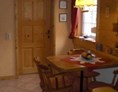 Monteurzimmer: Monteurunterkunft Ettenheim - Zweiter Kleiner Tisch Küche - FeWo Traenkle Ettenheim