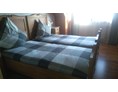 Monteurzimmer: Schlafzimmer  2  Betten 100 cm x 200 cm - Rolf Diesslin