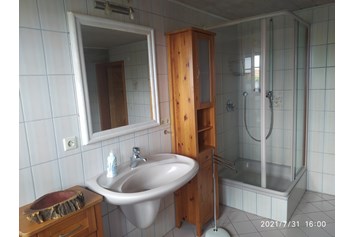 Monteurzimmer: Badezimmer Dusche  - Rolf Diesslin