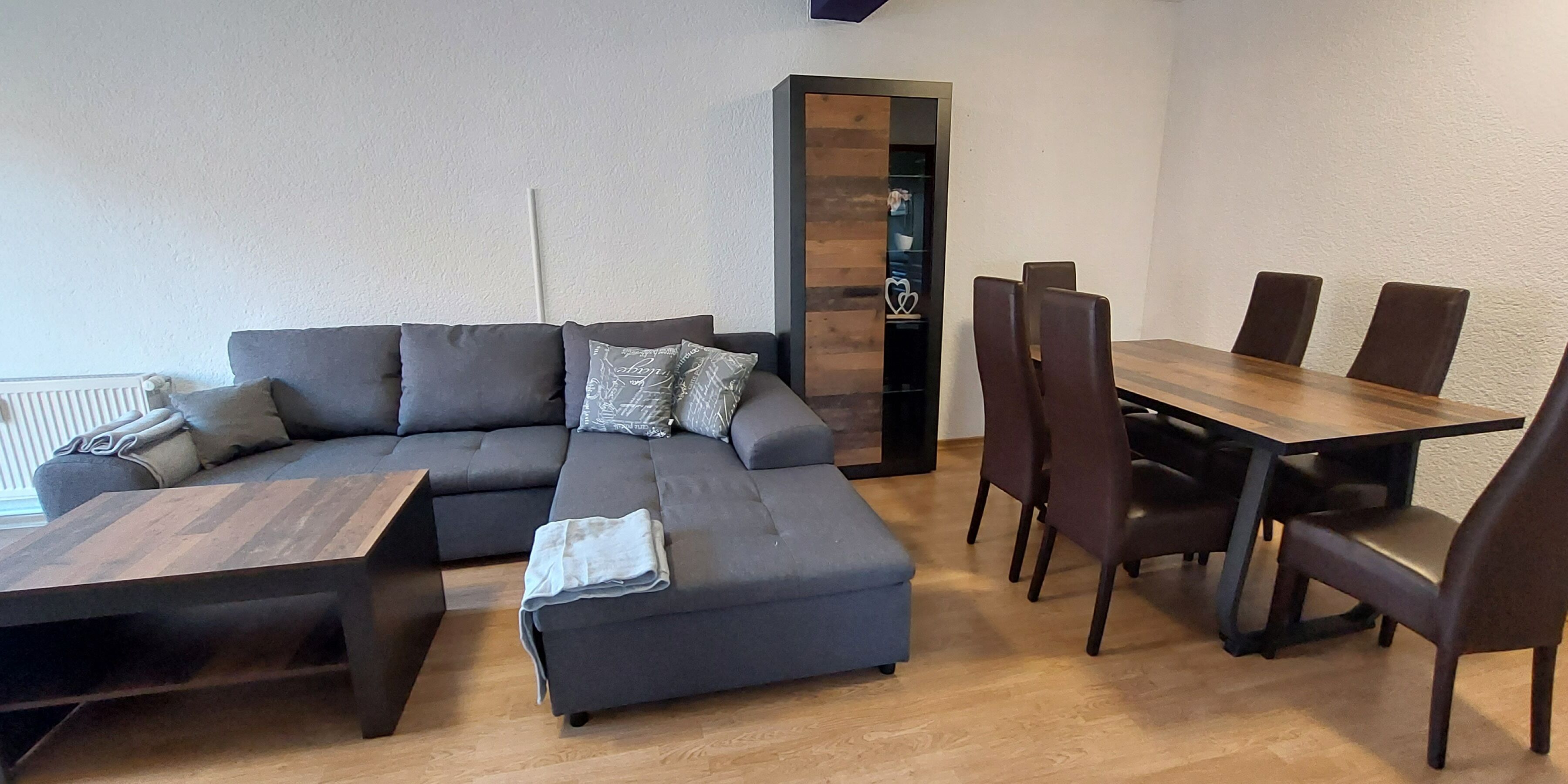 Monteurwohnung - Wohnzimmer - Geräumiges Apartment in Storkow mit kompletter Ausstattung