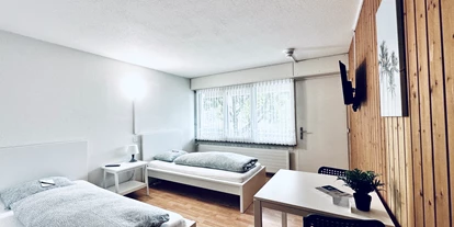 Monteurwohnung - Küche: Küchenmitbenutzung - Schweiz - Zweibettzimmer mit privatem Bad - Möblierte Einzel- Zweibettzimmer Bäriswil