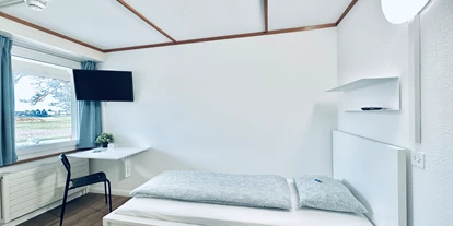 Monteurwohnung - Küche: Küchenmitbenutzung - Schweiz - Einzelzimmer mit privaten Bad - Möblierte Einzel- Zweibettzimmer Bäriswil
