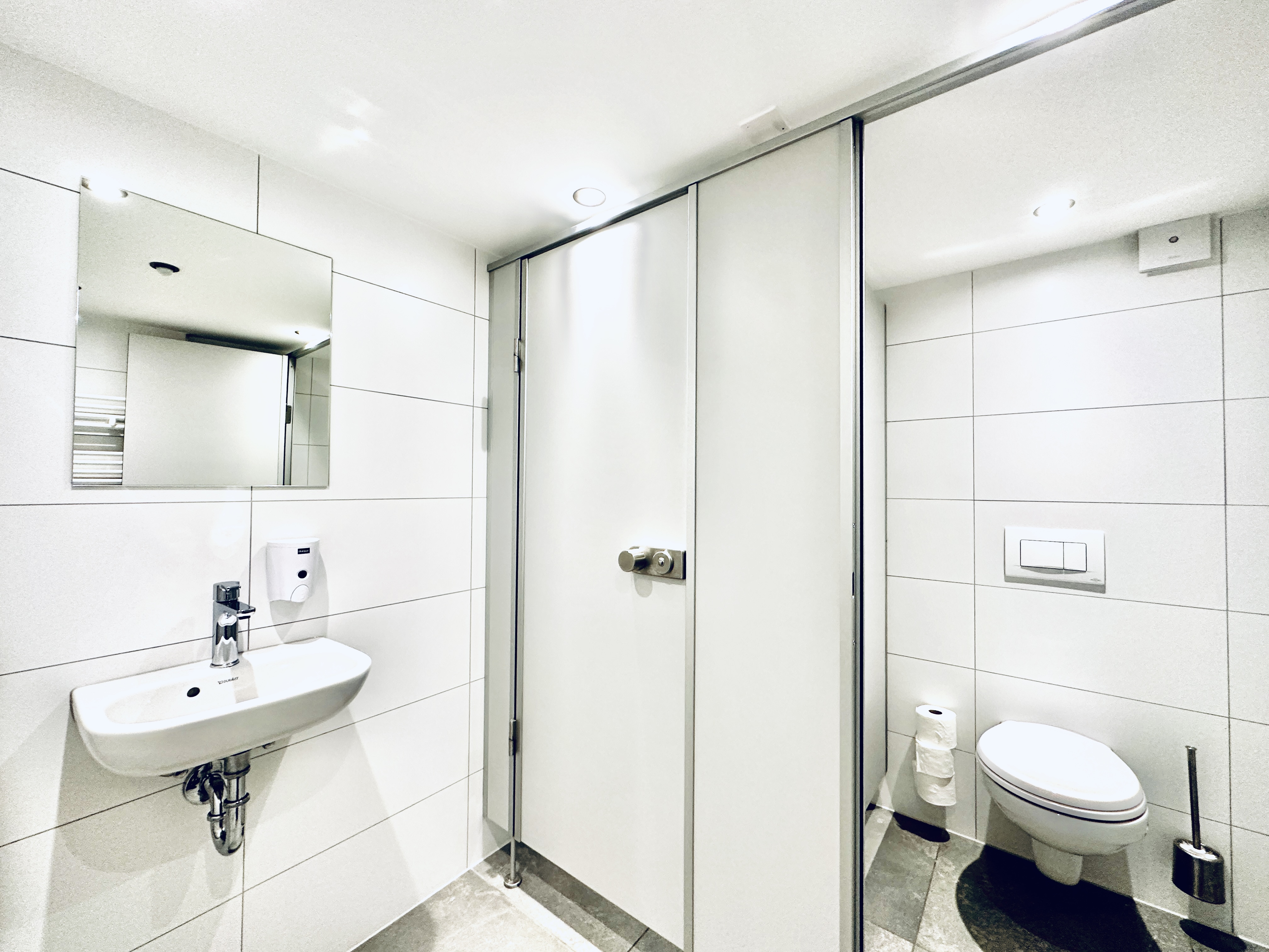 Monteurzimmer: Allgemeinbad - Möblierte Einzel- Zweibettzimmer Bäriswil