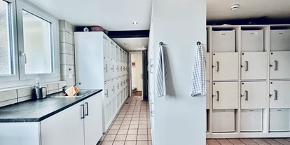 Monteurwohnung - Küche: Küchenmitbenutzung - Schweiz - Allgemeinküche - Möblierte Einzel- Zweibettzimmer Bäriswil