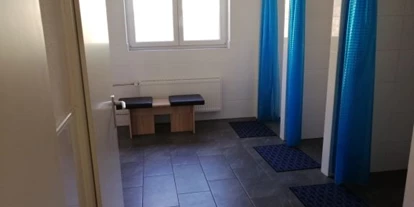 Monteurwohnung - Krautheim (Hohenlohekreis) - Badezimmer mit 3 Duschen und 2 WC´s - Gästehaus Lori