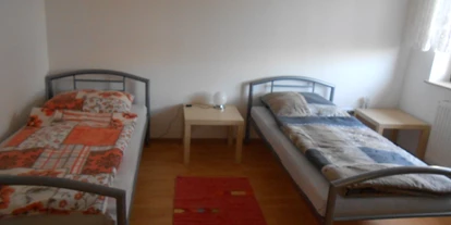 Monteurwohnung - Krautheim (Hohenlohekreis) - Zimmer mit 2 Einzelbetten - Gästehaus Lori