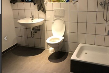 Monteurzimmer: Badezimmer - Legend Unterkünfte