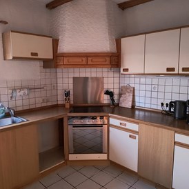 Monteurzimmer: Gut ausgestattete Küche mit Sitzgelegenheiten  - Ferienwohnung Lang 
