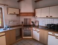 Monteurzimmer: Gut ausgestattete Küche mit Sitzgelegenheiten  - Ferienwohnung Lang 