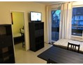 Monteurzimmer: Im Schlafzimmer findet ein einzelnes Bett platz ebenfalls mit TV. - Voll möblierte Monteurwohnung - Nähe Düsseldorf, Neuss
