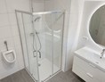 Monteurzimmer: Badezimmer mit Dusche  - Monteurzimmer2Rent