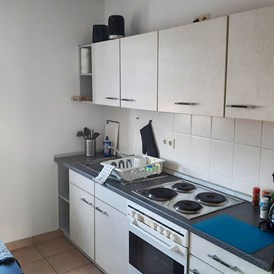 Monteurzimmer: komplett ausgestattete Küche inkl. Elektrogeräte; HomeRent Unterkunft in zentraler Lage von Magdeburg - HomeRent in Magdeburg