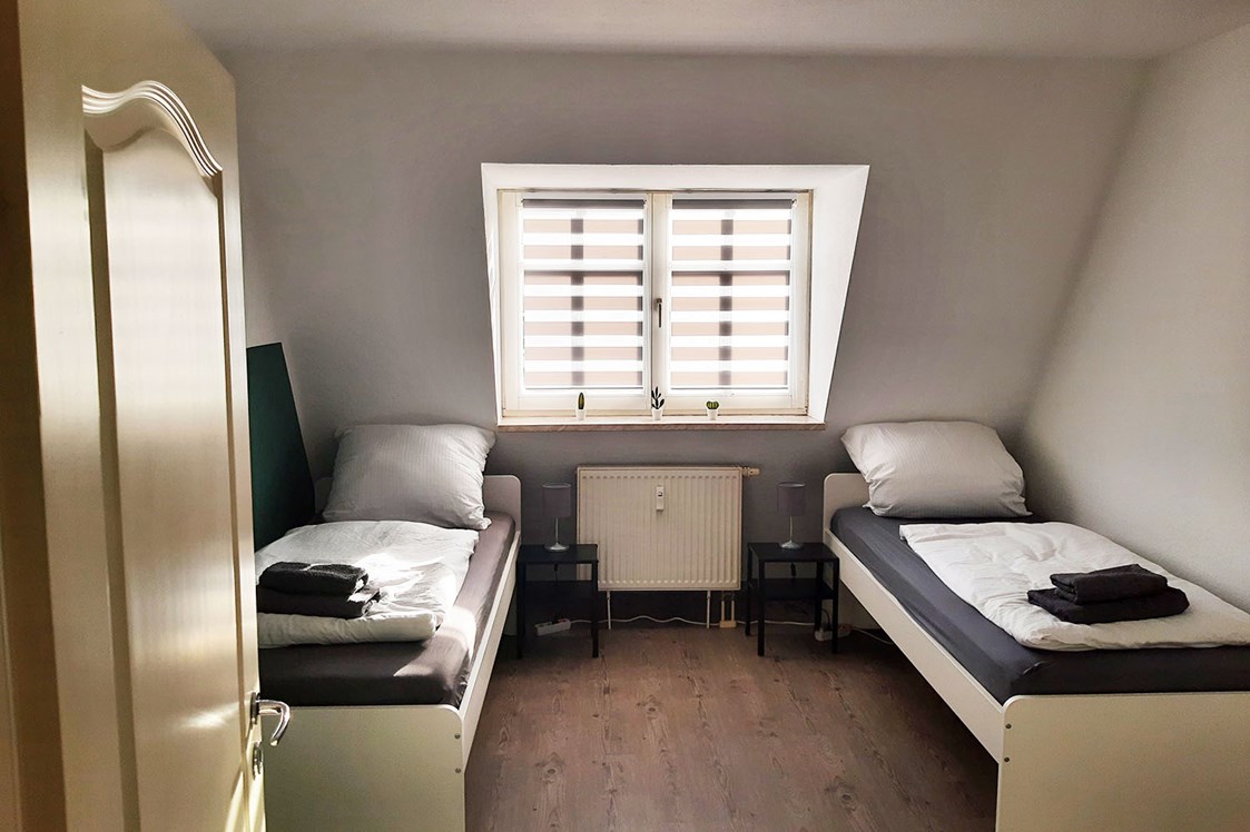 Monteurzimmer: Schlafzimmer mit Einzelbetten in zentraler Lage von Magdeburg - HomeRent in Magdeburg