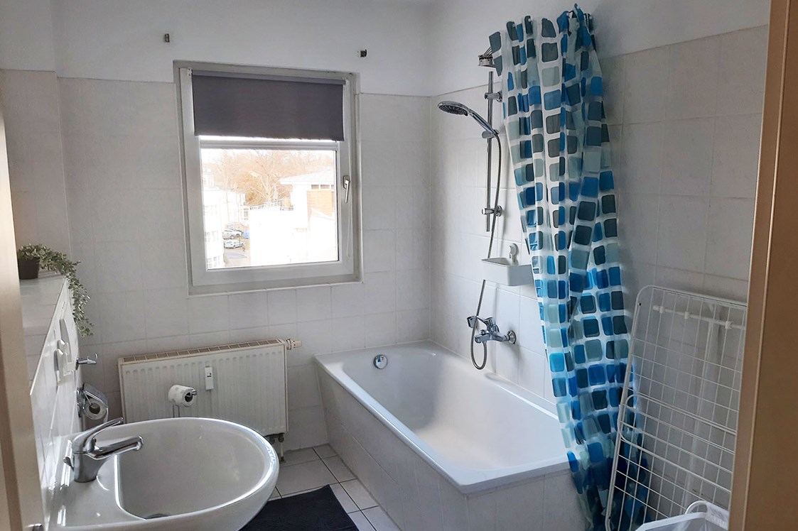 Monteurzimmer: HomeRent Unterkunft mit Badezimmer inkl. Duschwanne, WC und Waschbecken - HomeRent in Magdeburg
