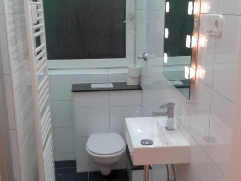 Monteurwohnung - Zimmertyp: Mehrbettzimmer - Solingen - Badezimmer - Solingen - Günstige Monteurzimmer /Monteurwohnung Gästezimmer