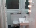 Monteurzimmer: Badezimmer - Solingen - Günstige Monteurzimmer /Monteurwohnung Gästezimmer