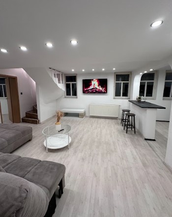 Monteurwohnung - Bettwäsche: Bettwäsche inklusive - Bayern - Wohnzimmer Marktstr. 3 - Schlafplatz sichern