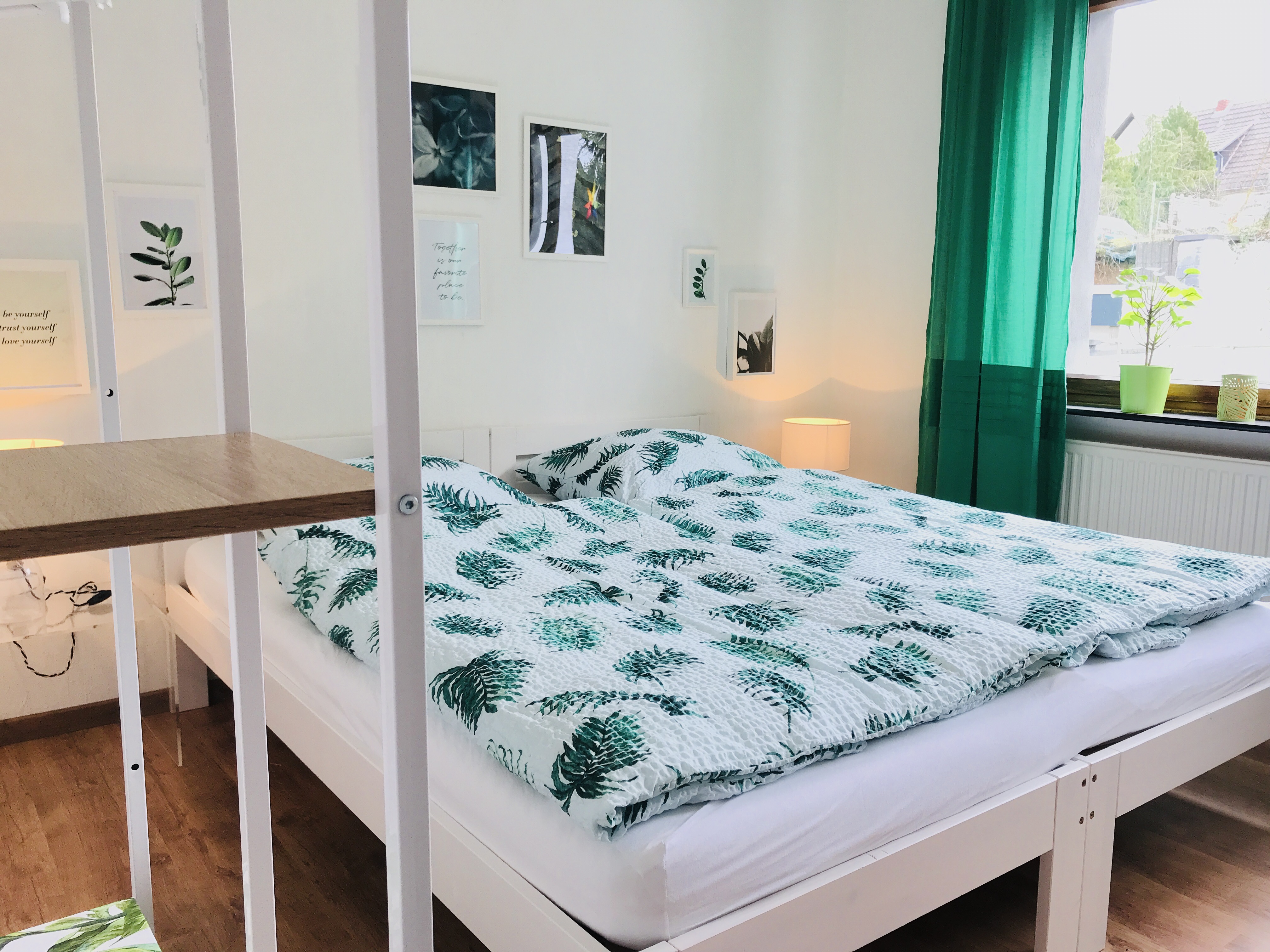 Monteurzimmer: Schlafzimmer 2 mit Doppelbett. Sie können auch getrennt werden. - Eifel-House Fewo