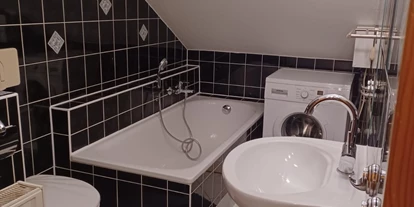 Monteurwohnung - Waschmaschine - Deutschland - Bad mit Wanne, Waschnaschienennutzung auf Anfrage möglich - Kerstin Sabrina Nichterlein