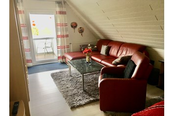 Monteurzimmer: Wohn/Schlafzimmer mit Balkon, auf dem geraucht werden kann. - Monteurzimmer in Sehnde zwischen Hannover u. Hildesheim