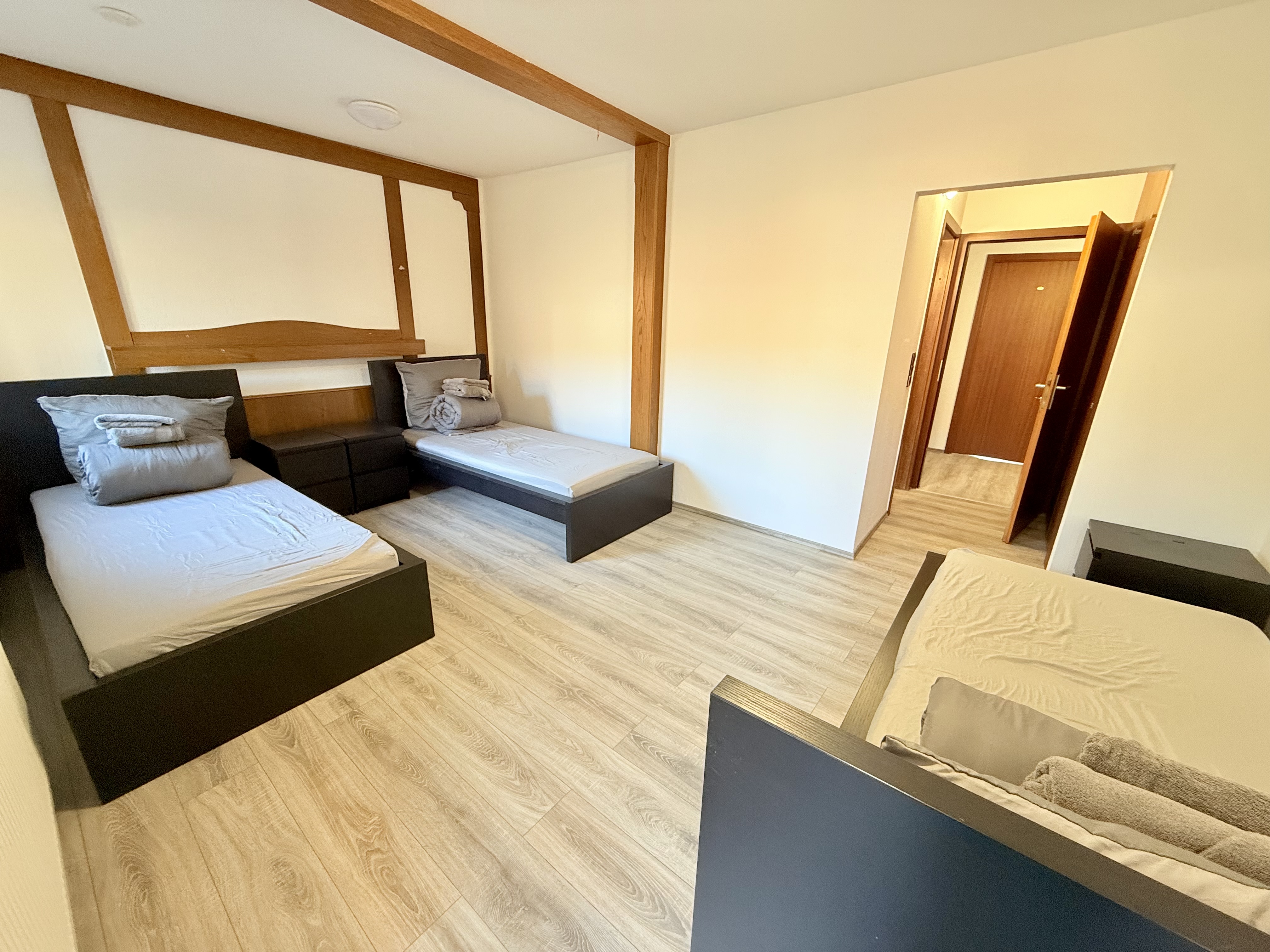 Monteurwohnung - Bettwäsche: Bettwäsche inklusive - Bayern - Basic-Comfort Dreibettzimmer - Volkersbrunn