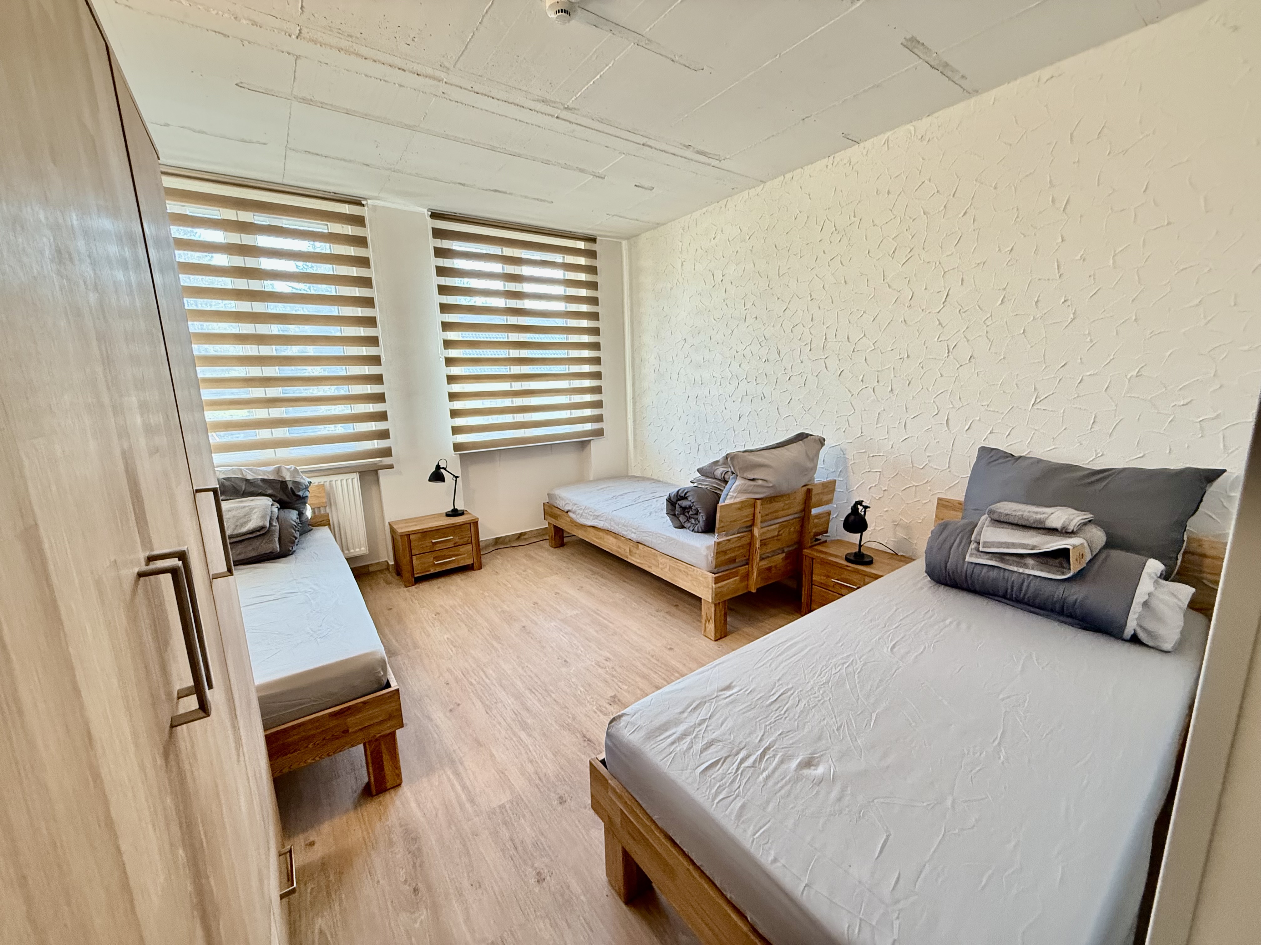 Monteurzimmer: Standard-Comfort Dreibettzimmer - Volkersbrunn