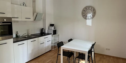Monteurwohnung - Oberhausen (Oberhausen, Stadt) - Küche mit Essbereich, HomeRent Unterkunft in Oberhausen - HomeRent in Oberhausen