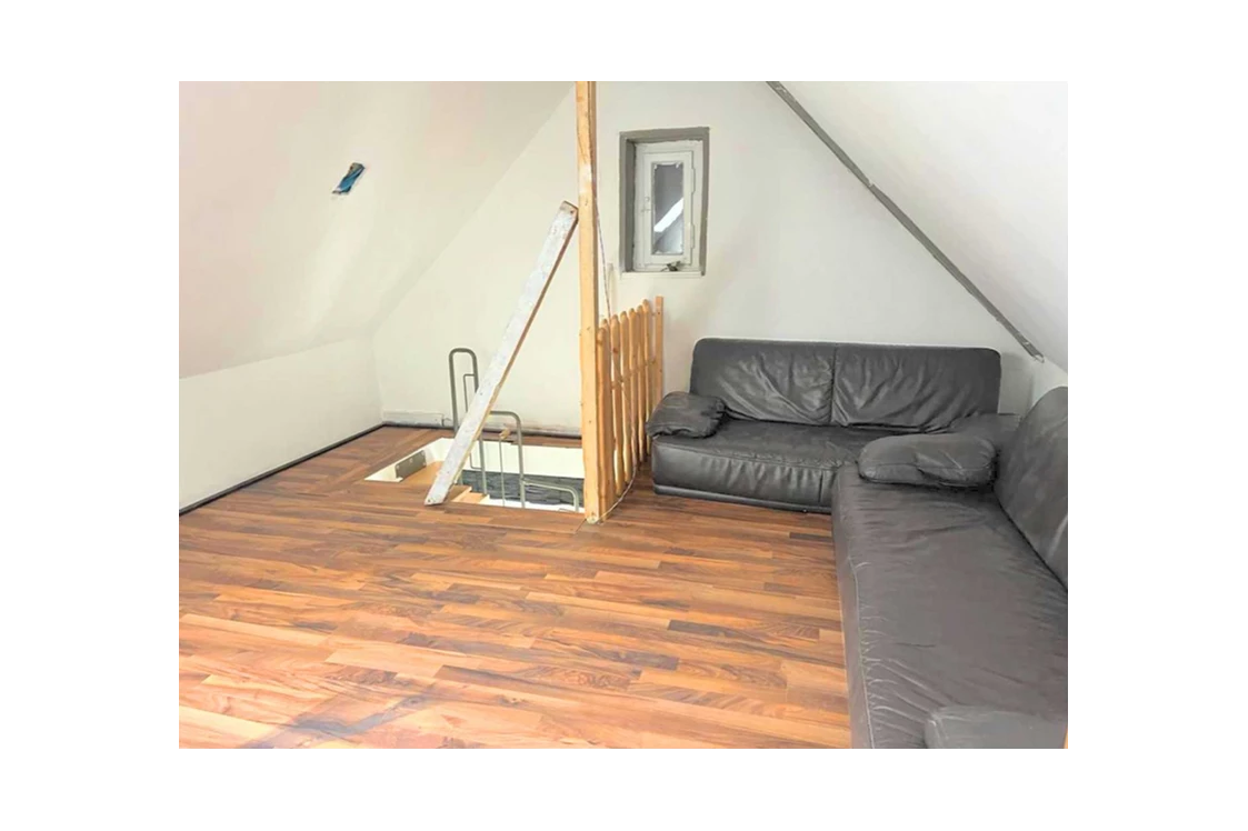 Monteurzimmer: Dachgeschosszimmer, HomeRent Unterkunft in Leverkusen - HomeRent in Leverkusen