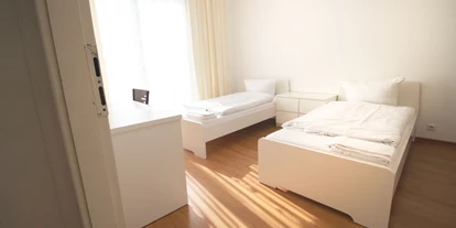 Monteurwohnung - Balkon - Deutschland - Schlafzimmer, HomeRent Unterkunft in Bergisch Gladbach - HomeRent in Bergisch Gladbach