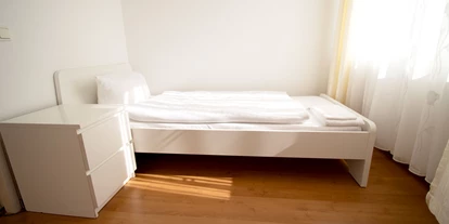 Monteurwohnung - Balkon - Deutschland - Schlafzimmer, HomeRent Unterkunft in Bergisch Gladbach - HomeRent in Bergisch Gladbach