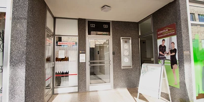 Monteurwohnung - Balkon - Deutschland - Eingang, HomeRent Unterkunft in Bergisch Gladbach - HomeRent in Bergisch Gladbach