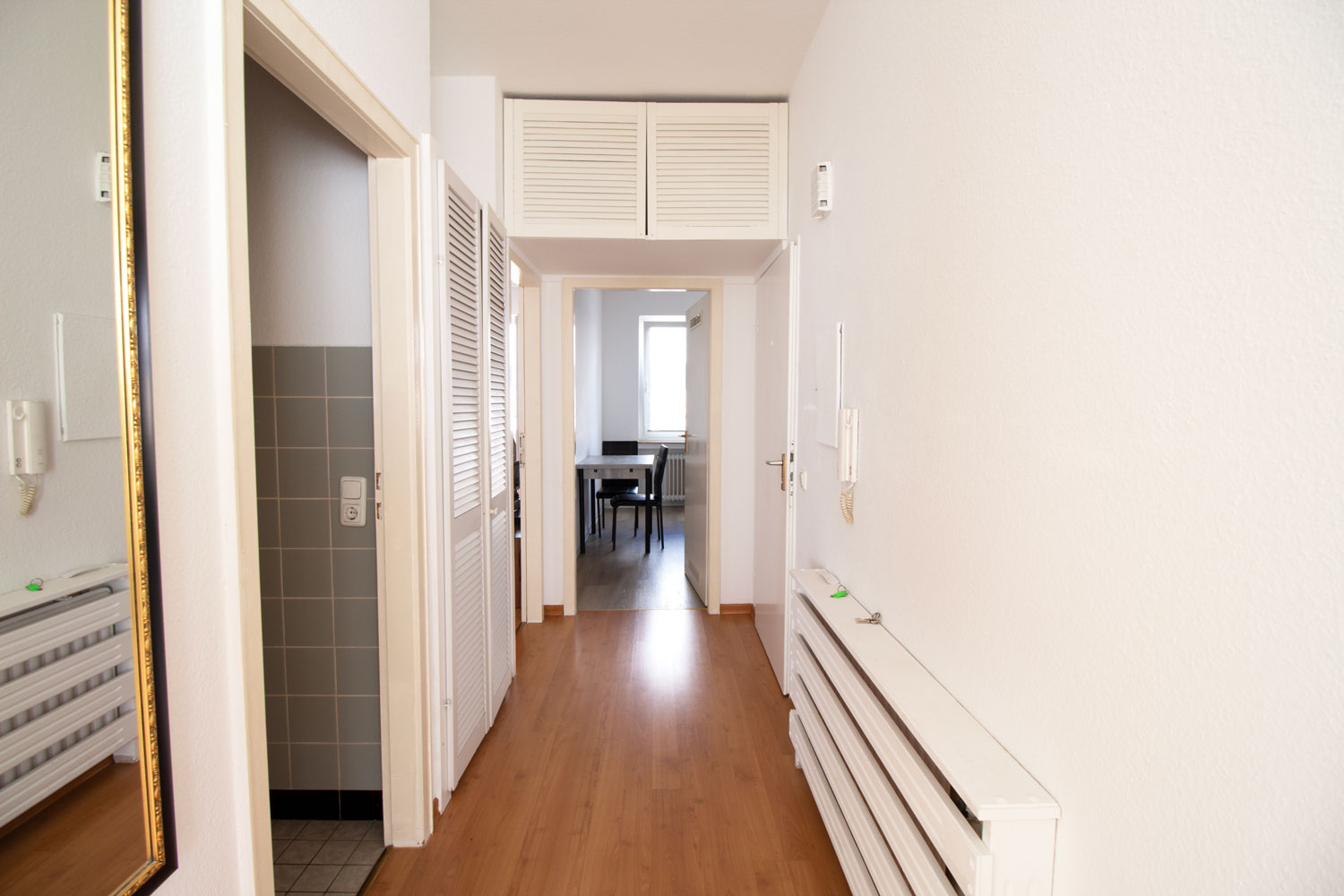 Monteurzimmer: Flur, HomeRent Unterkunft in Bergisch Gladbach - HomeRent in Bergisch Gladbach