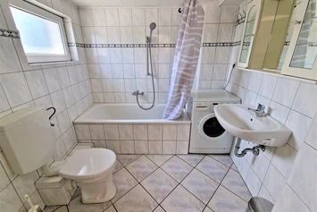 Monteurzimmer: Badezimmer, HomeRent Unterkunft in Düren - HomeRent in Düren