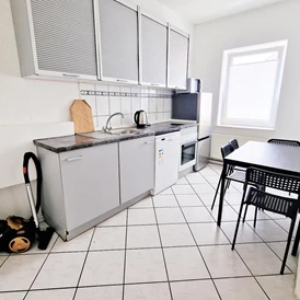 Monteurzimmer: Küche, HomeRent Unterkunft in Düren - HomeRent in Düren