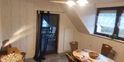 Monteurwohnung - Badezimmer: eigenes Bad - Kleinrinderfeld - Esszimmer - Monteurzimmer Grünsfeld