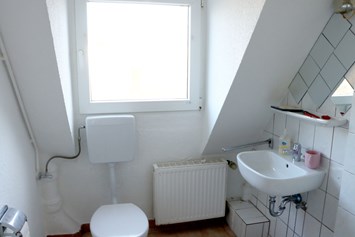 Monteurzimmer: Badezimmer, HomeRent Unterkunft in Remscheid  - HomeRent in Remscheid