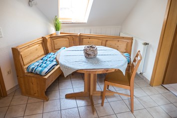 Monteurzimmer: Küche Sitzecke - Ferienwohnung Zur Weißen Frau