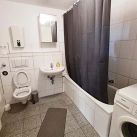 Monteurzimmer: Badezimmer, HomeRent Unterkunft in Langenfeld - HomeRent in Langenfeld
