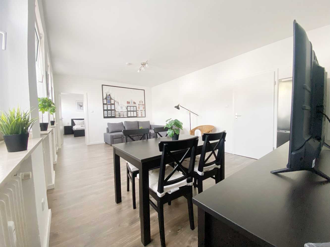 Monteurzimmer: Wohn-/Esszimmer, HomeRent Unterkunft in Neuss - HomeRent in Neuss
