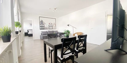 Monteurwohnung - Kühlschrank - Mönchengladbach - Wohn-/Esszimmer, HomeRent Unterkunft in Neuss - HomeRent in Neuss